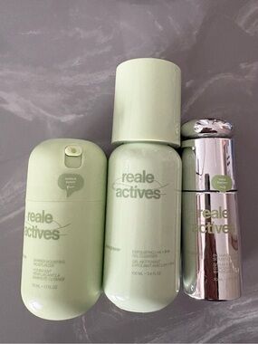 Reale Actives Skincare Trio in Light Mint Green